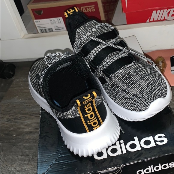 Adidas shoes - Picture 2 of 4